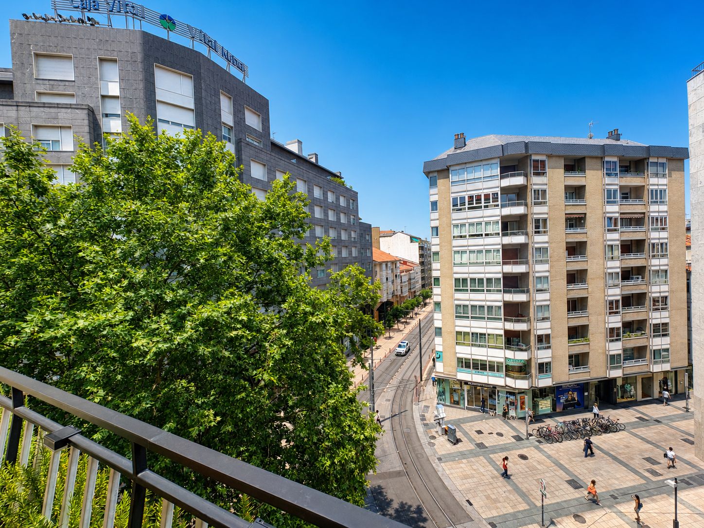 Exclusiva vivienda en Plaza los Fueros de Vitoria