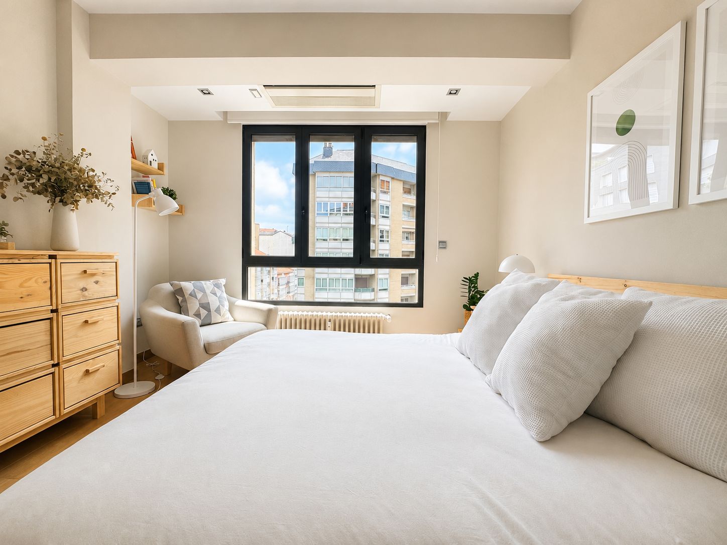 Exclusiva vivienda en Plaza los Fueros de Vitoria